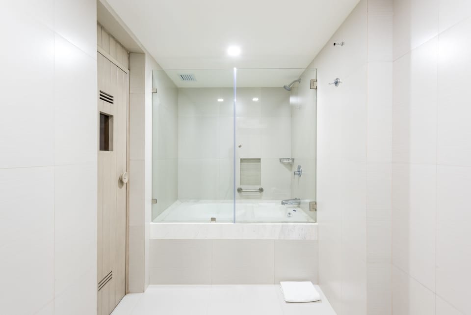 Master Suite Family | Bathroom shower