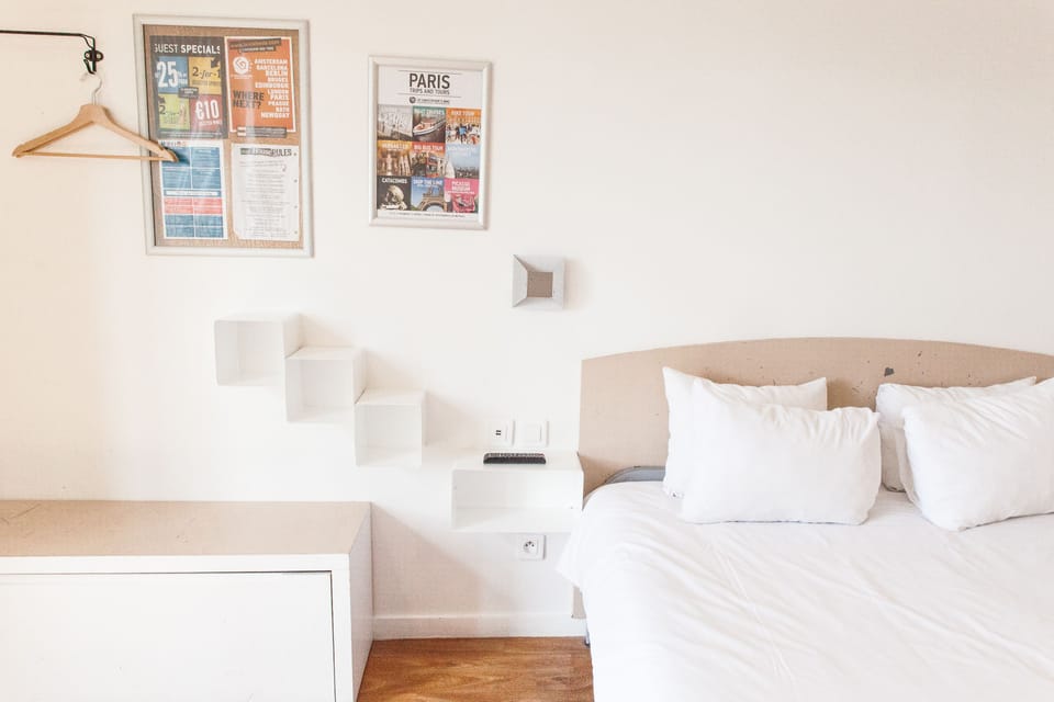 Iron/ironing board, free WiFi, bed sheets