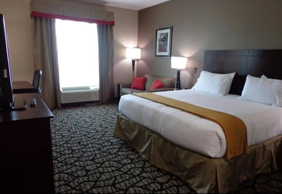Suite, 1 King Bed, Accessible (Mobility Tub) | In-room safe, desk, blackout drapes, iron/ironing board