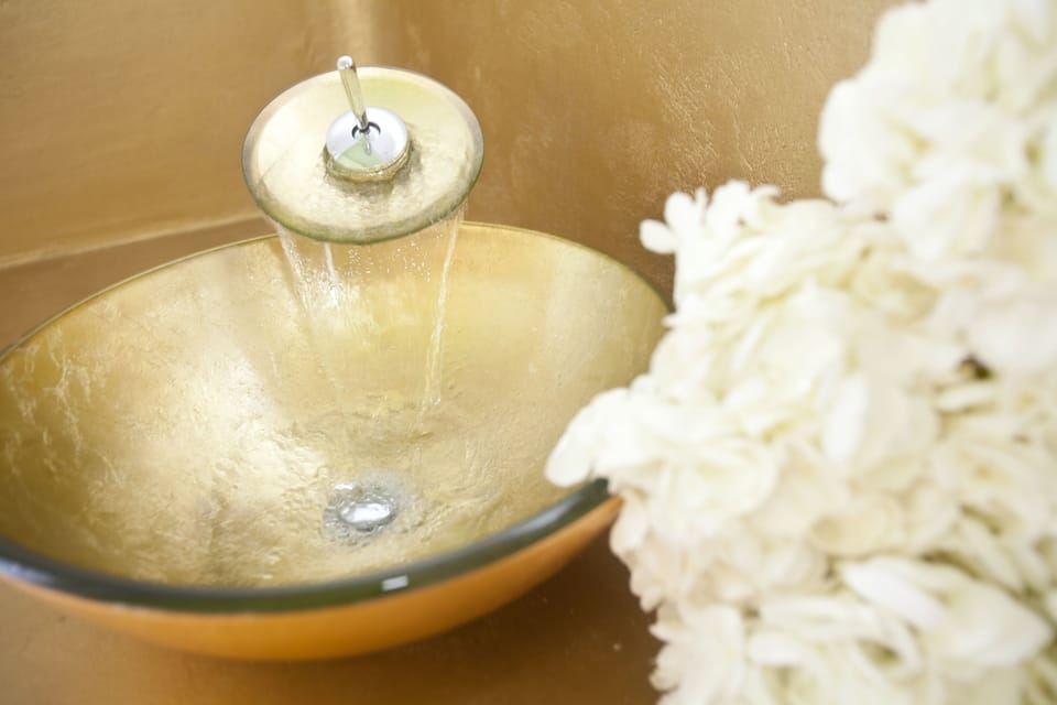 Bathroom sink