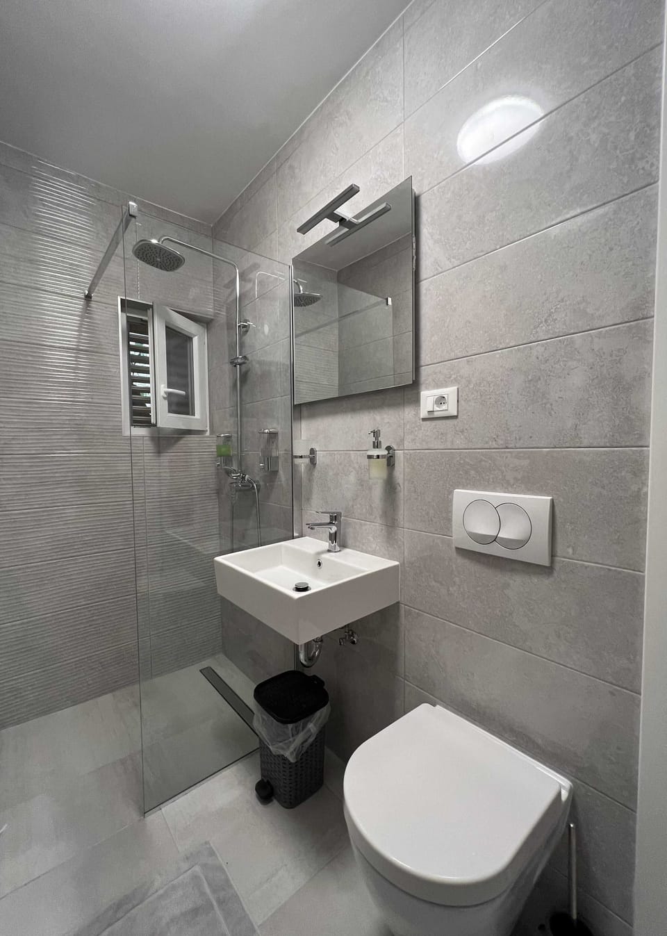 Double Room (Economy Double Room) | Bathroom | Towels