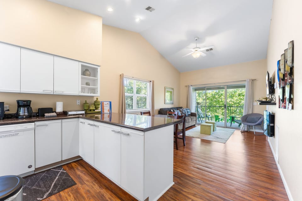 Condo, 2 Bedrooms | Interior