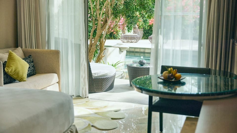 Pool Access Room | Premium bedding, minibar, in-room safe, desk