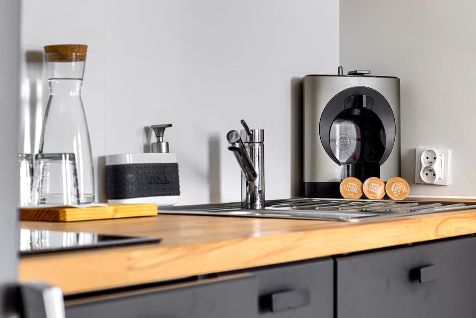Superior Apartment | Shared kitchen | Fridge, stovetop, electric kettle, toaster