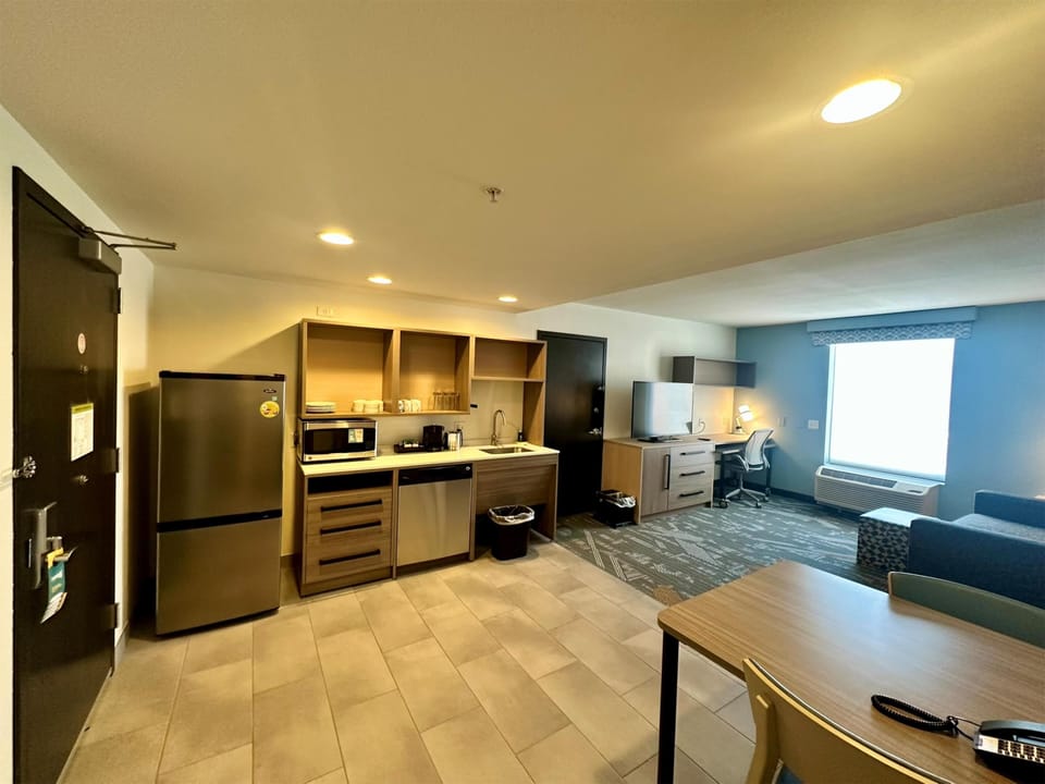 Room, 1 King Bed, Accessible (3x3 Transfer Shower) | Private kitchen | Full-size fridge, microwave, oven, dishwasher