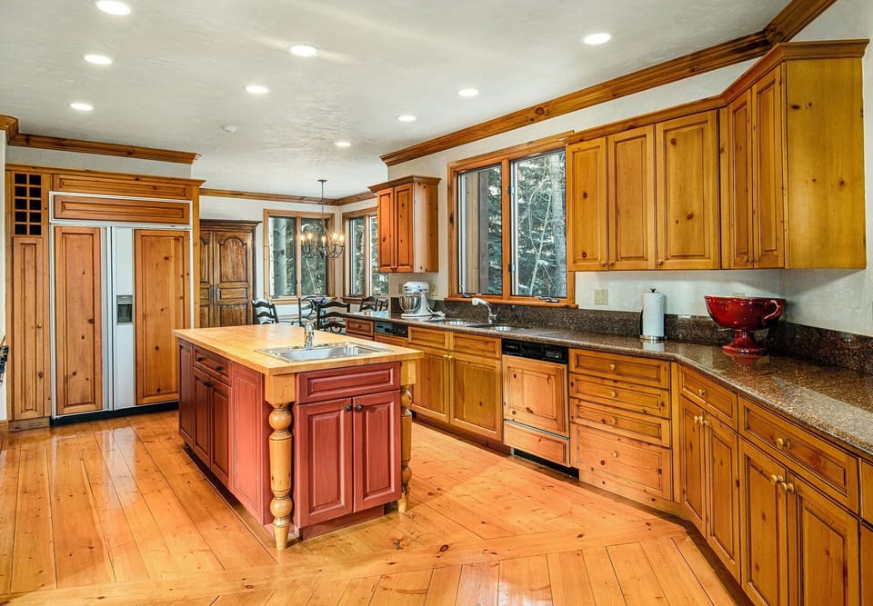 House, 5 Bedrooms | Private kitchen | Fridge, oven, coffee/tea maker, toaster