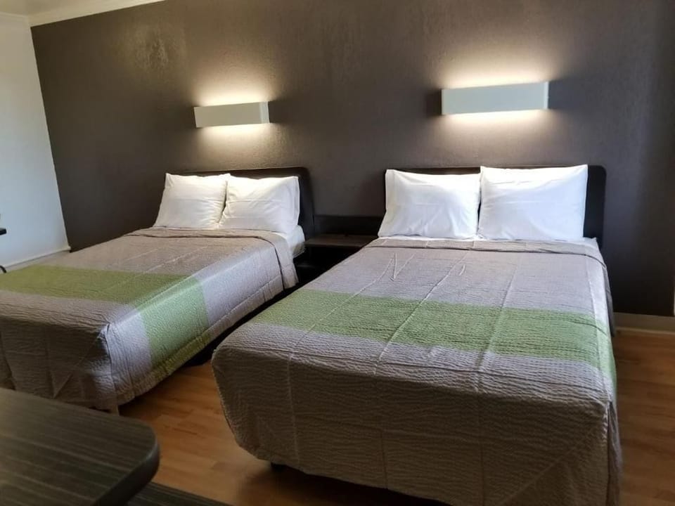 Standard Double Room | In-room safe, desk, iron/ironing board, WiFi (free)