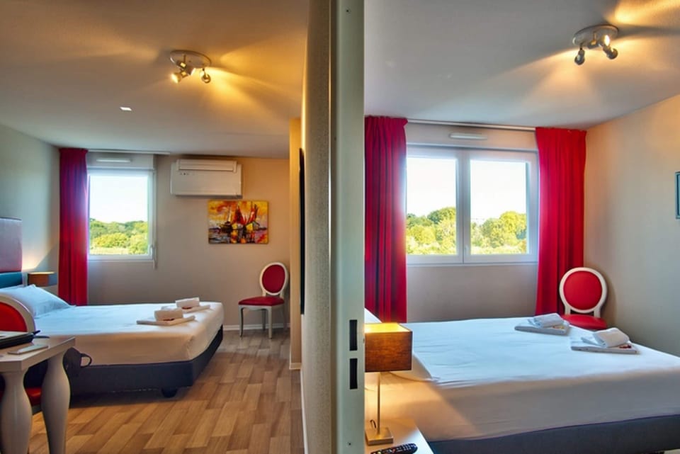 Family Apartment 2 Bedrooms | Desk, soundproofing, iron/ironing board, free WiFi