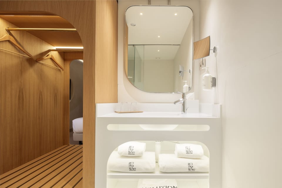 Shower, free toiletries, hair dryer, bathrobes