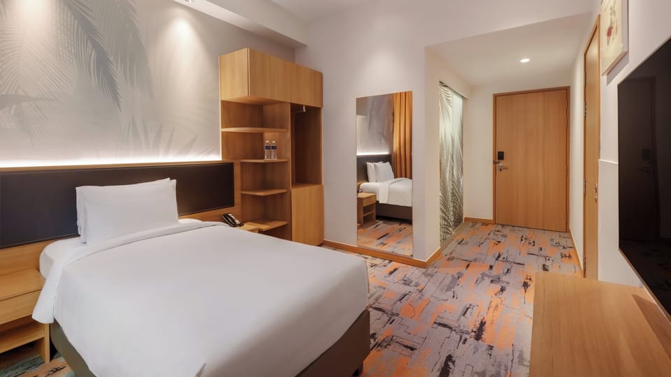 Standard Room, 1 Twin Bed, Accessible (Free Breakfast) | In-room safe, desk, laptop workspace, blackout drapes