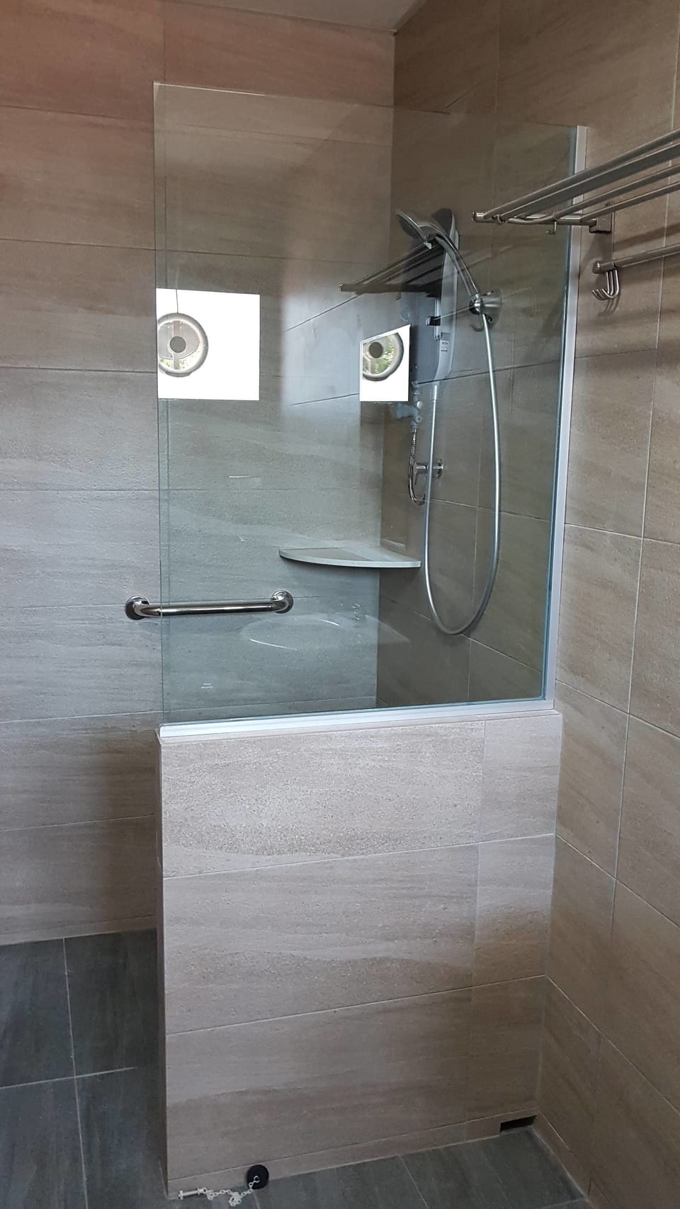 Bathroom shower