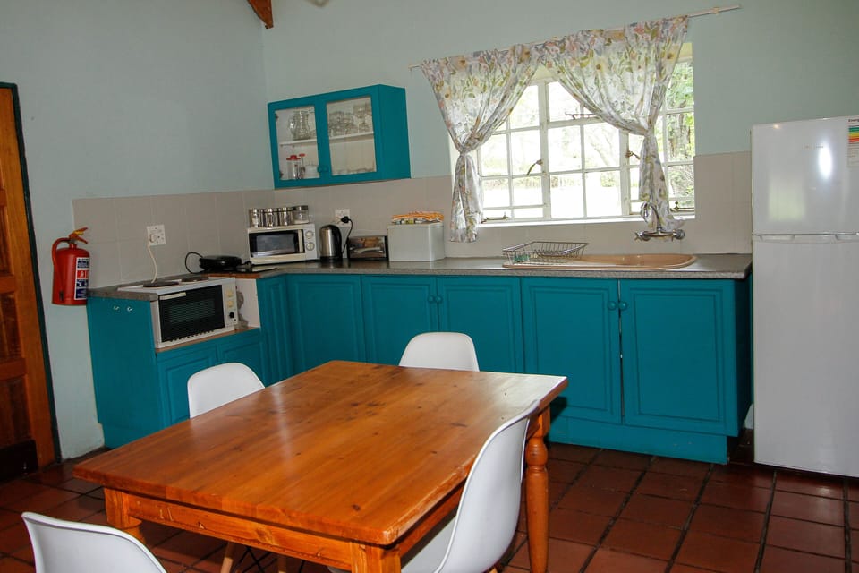 Cottage (Aloe) | Private kitchen | Fridge