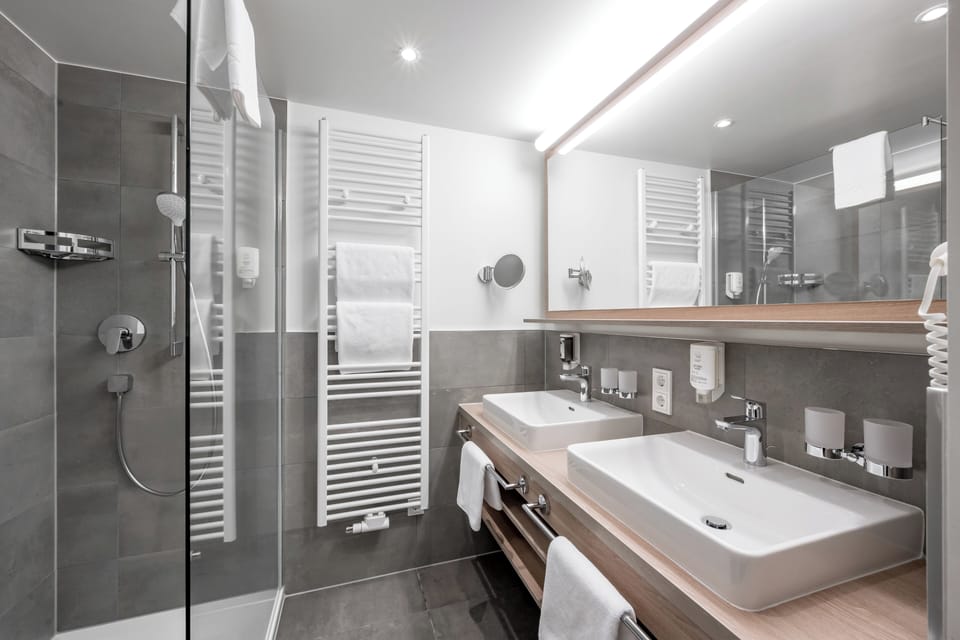 Double Room, Balcony, Mountain View (Similaun) | Bathroom | Deep soaking tub, hair dryer, bathrobes, slippers