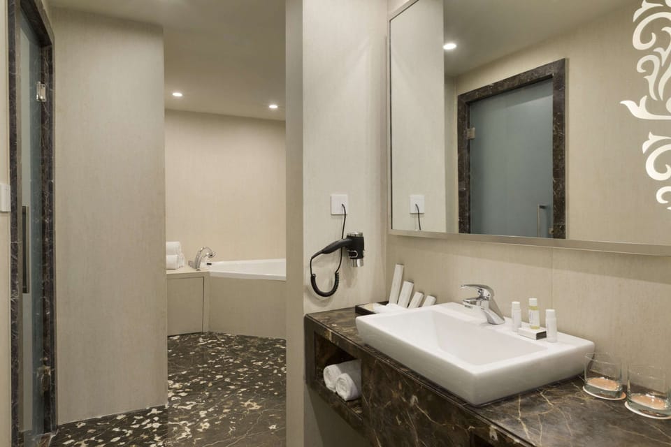 Suite Room with 2 Way Airport Transfers | Premium bedding, minibar, in-room safe, desk