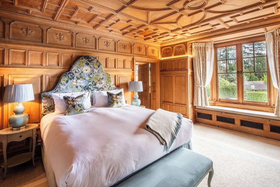 Junior Room | Desk, iron/ironing board, free cribs/infant beds, travel crib