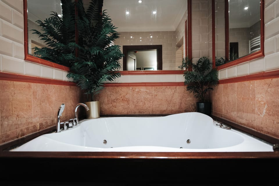 Indoor spa tub