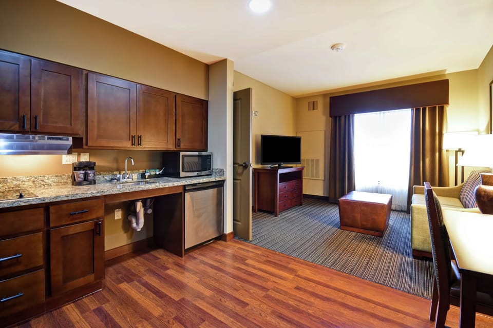 In-room safe, free WiFi, bed sheets