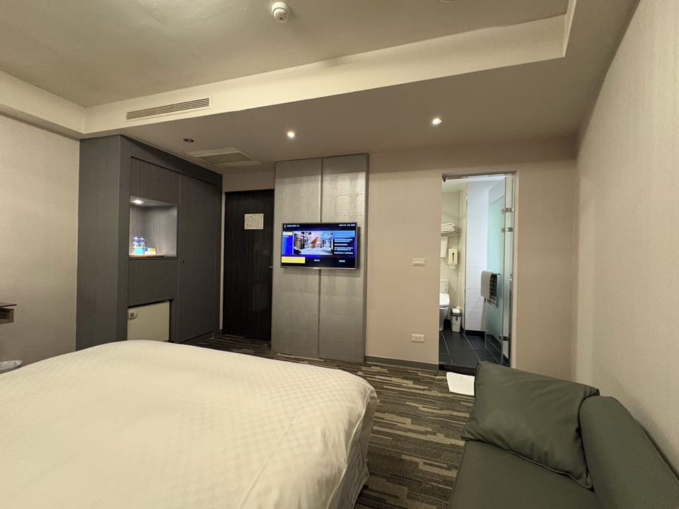 Standard Double Room | Desk, blackout drapes, free WiFi, bed sheets