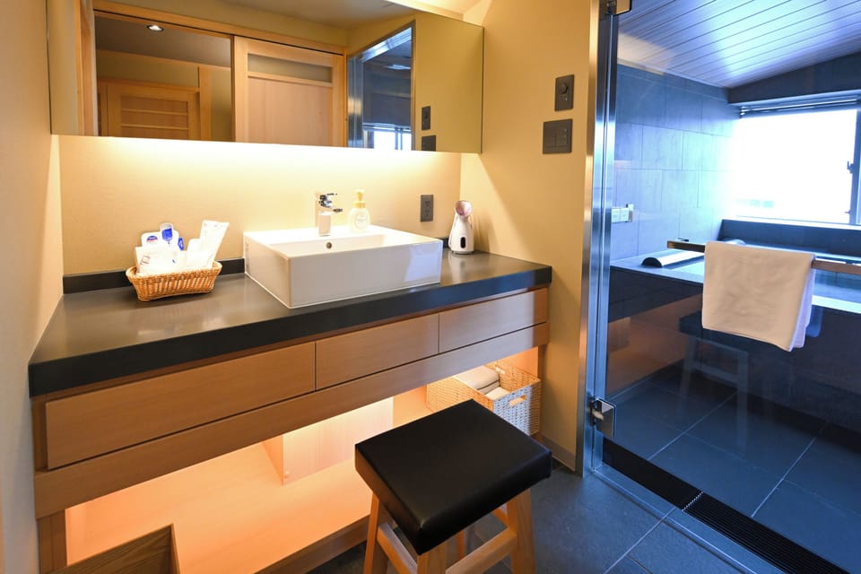 Suite room Kinran, Non Smoking | Bathroom | Free toiletries, hair dryer, bathrobes, slippers