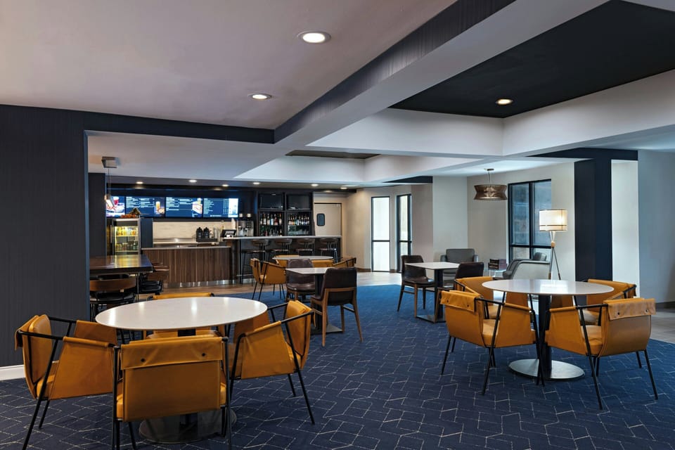 Breakfast and dinner served