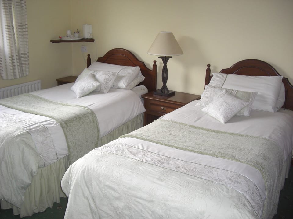 WiFi (free), bed sheets