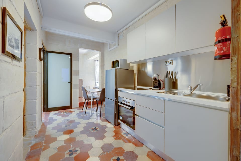 Apartment (2 Bedrooms) | Private kitchen | Microwave, oven, stovetop, toaster