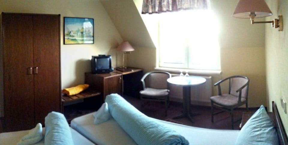 Traditional Double Room, Accessible | Minibar, in-room safe, desk, bed sheets