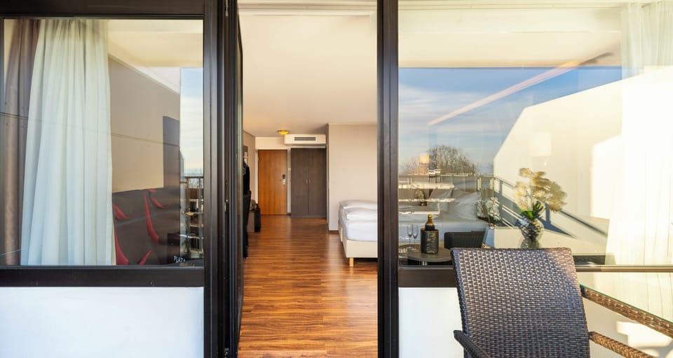 Triple Room, Balcony | Hypo-allergenic bedding, minibar, in-room safe, desk