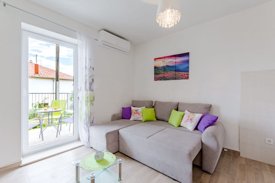 Apartment (One Bedroom Apartment) | Living room | Flat-screen TV