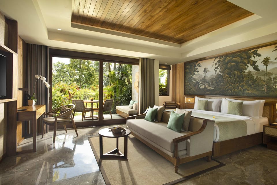 Suweta Suite | Free minibar, in-room safe, individually decorated