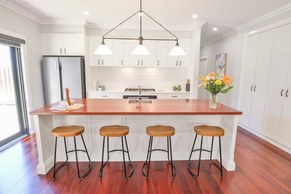 Luxury House | Private kitchen | Full-size fridge, microwave, oven, stovetop
