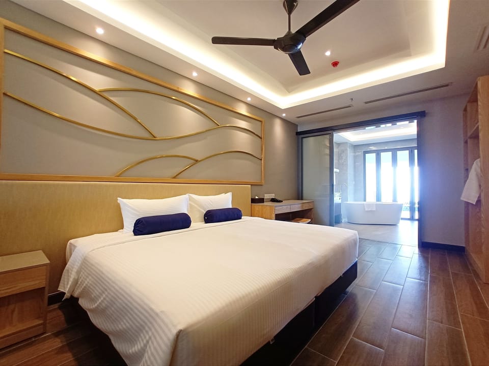 Seri Menanti Suite | Minibar, WiFi (free), bed sheets