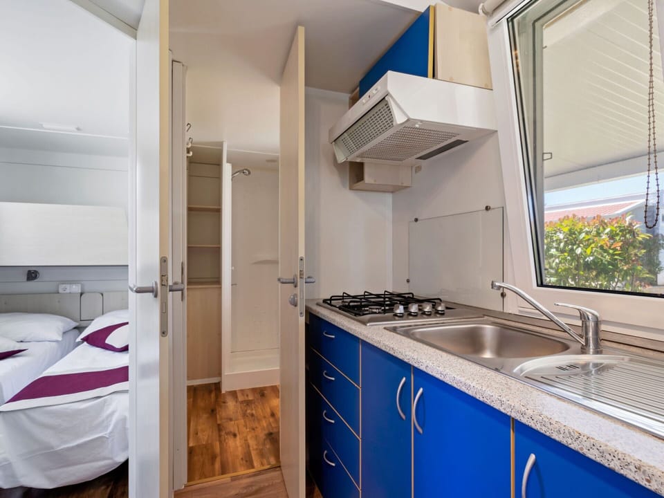 Mobile Home | Private kitchen | Dishwasher