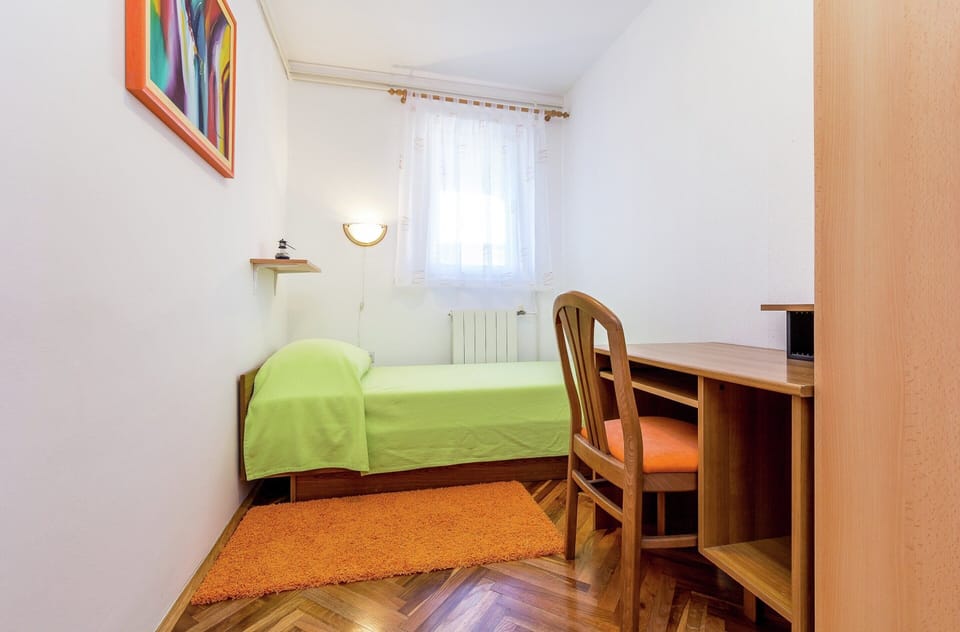 Apartment | 2 bedrooms, individually furnished, bed sheets