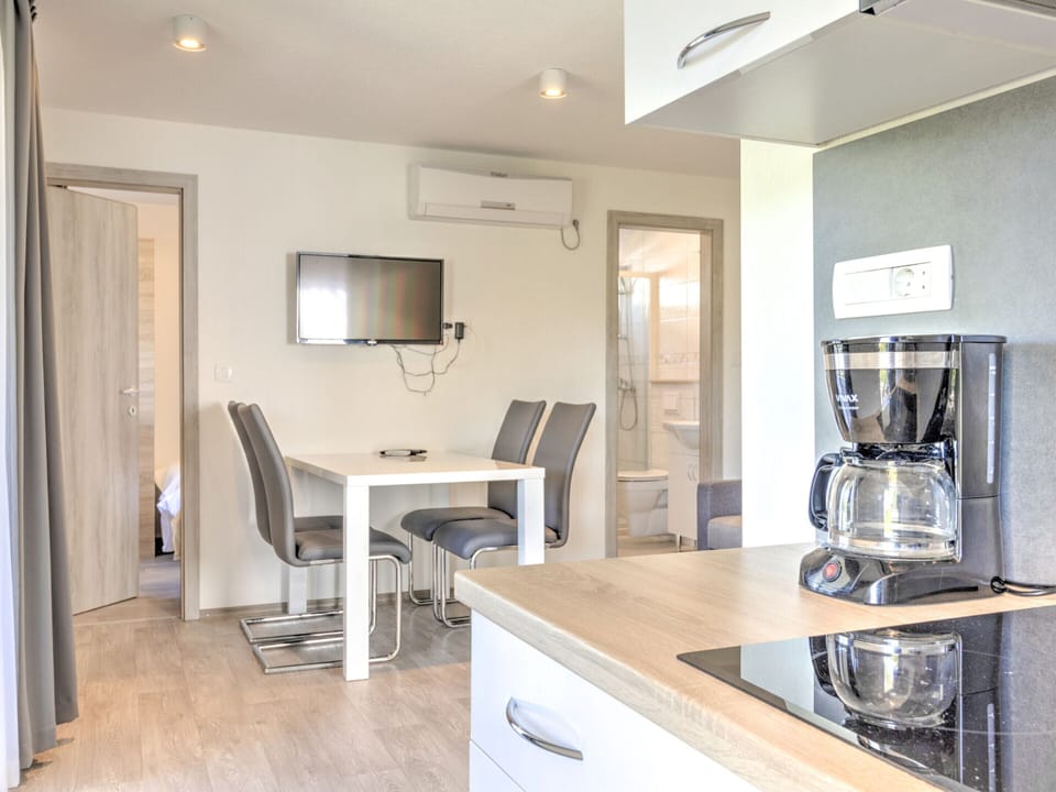Mobile Home | Private kitchen