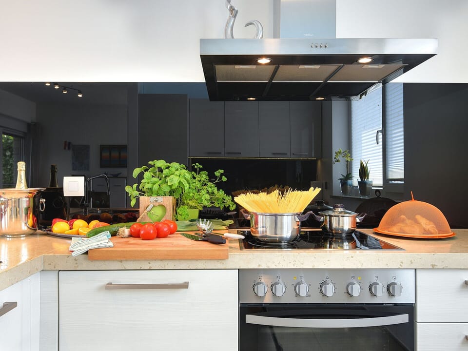House | Private kitchen | Electric kettle, cookware/dishes/utensils