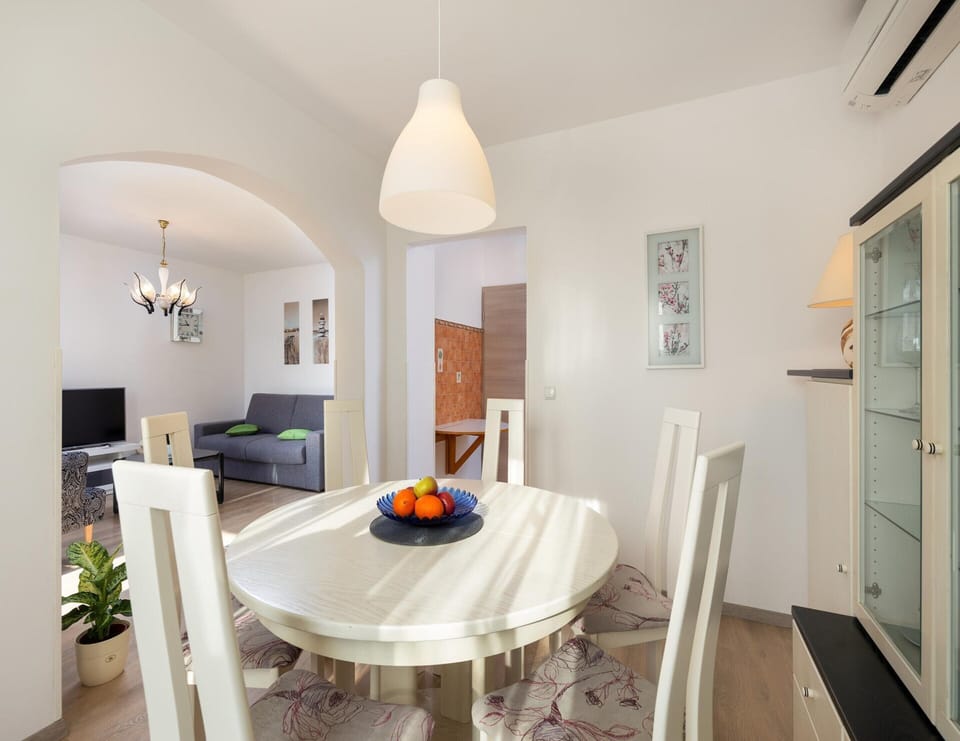 Apartment | Dining