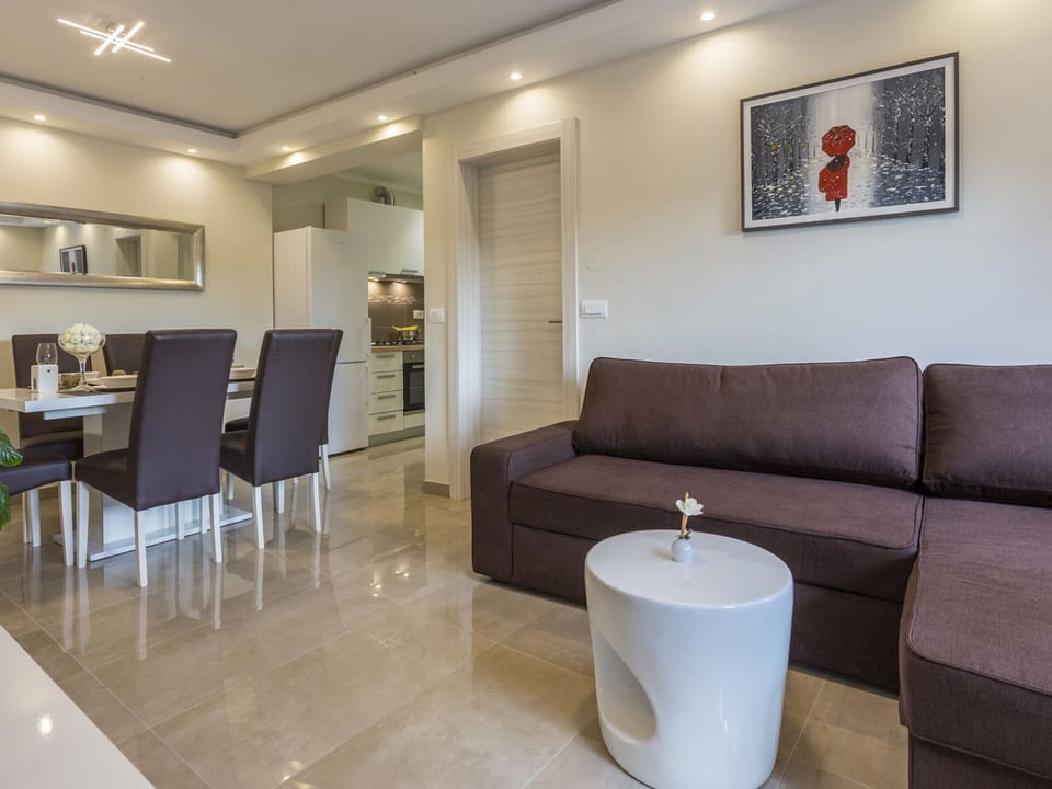 House | Dining