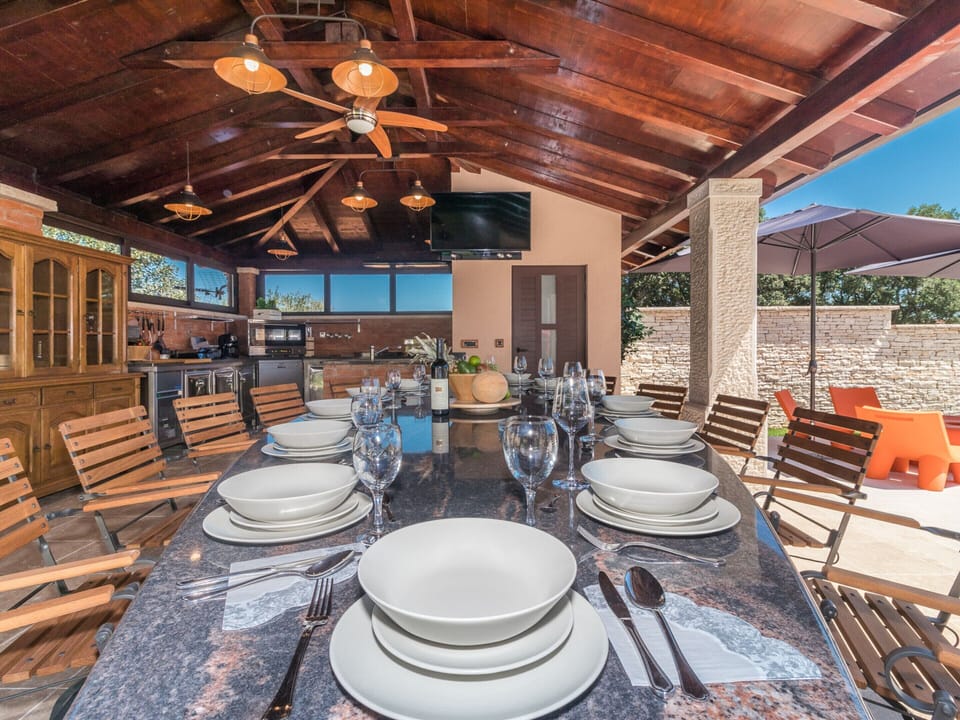 Villa | Dining