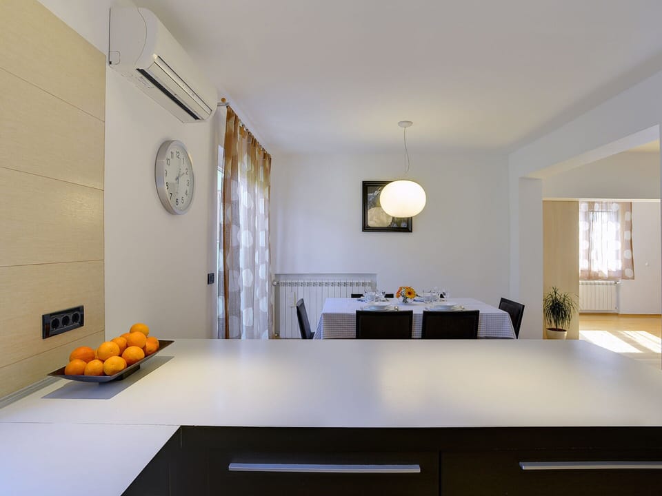 House | Private kitchen | Dining tables