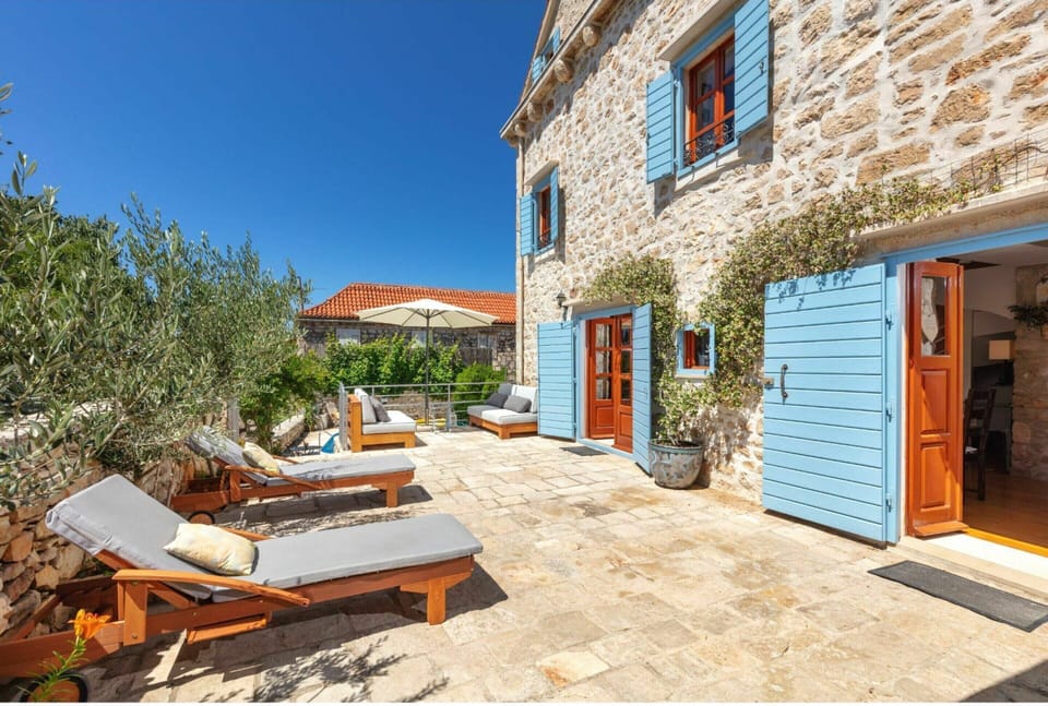 Villa | Exterior