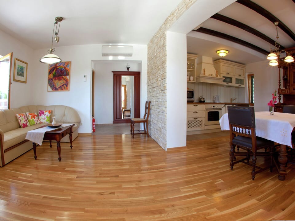 Villa | Dining