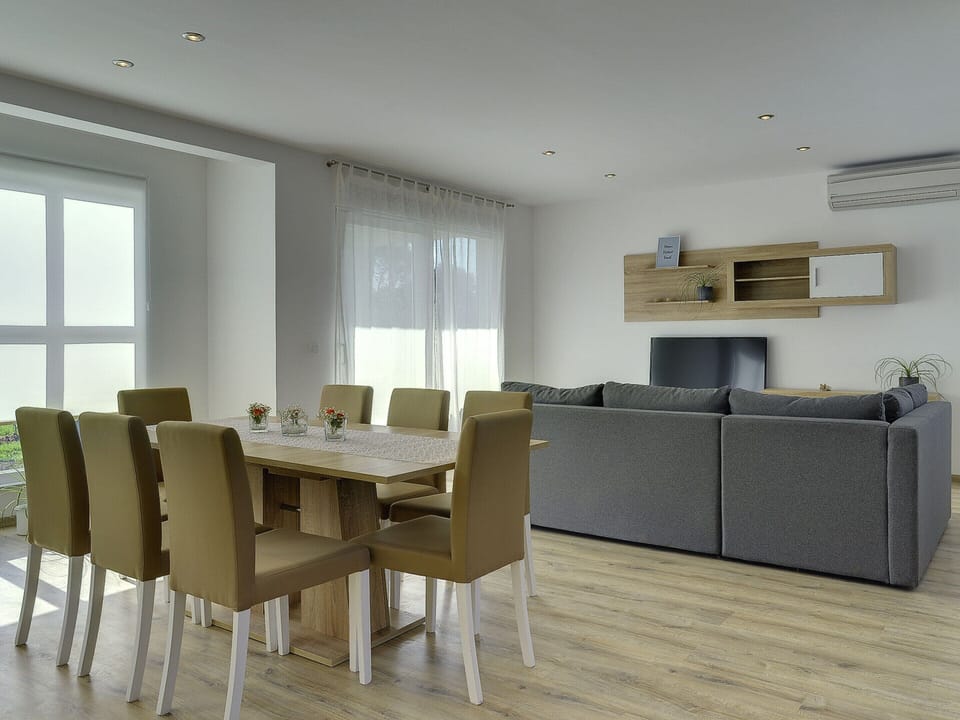 House | Dining
