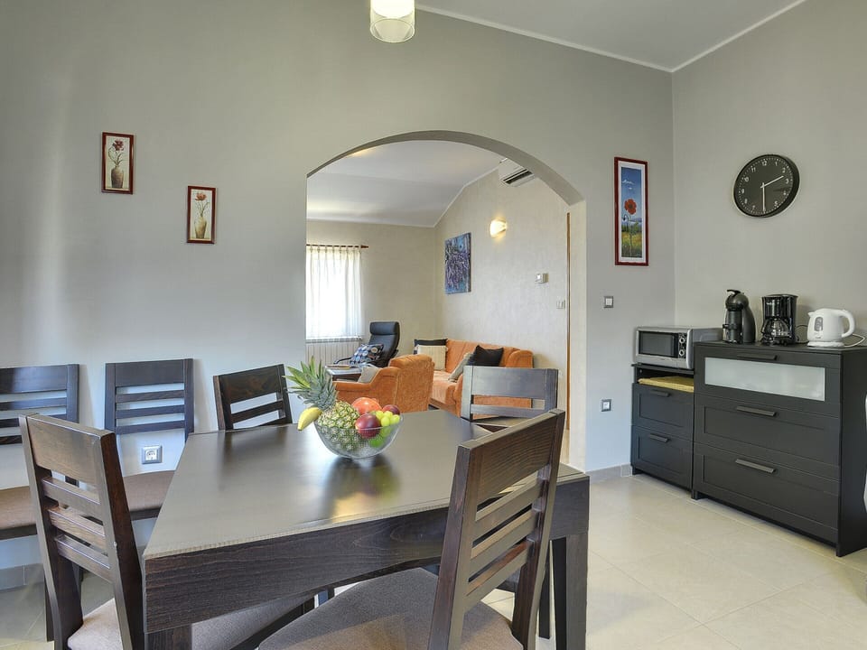 Villa | Private kitchen | Electric kettle, cookware/dishes/utensils