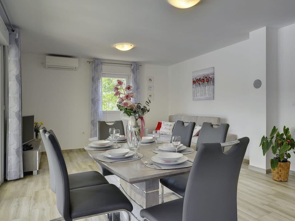 Villa | Dining