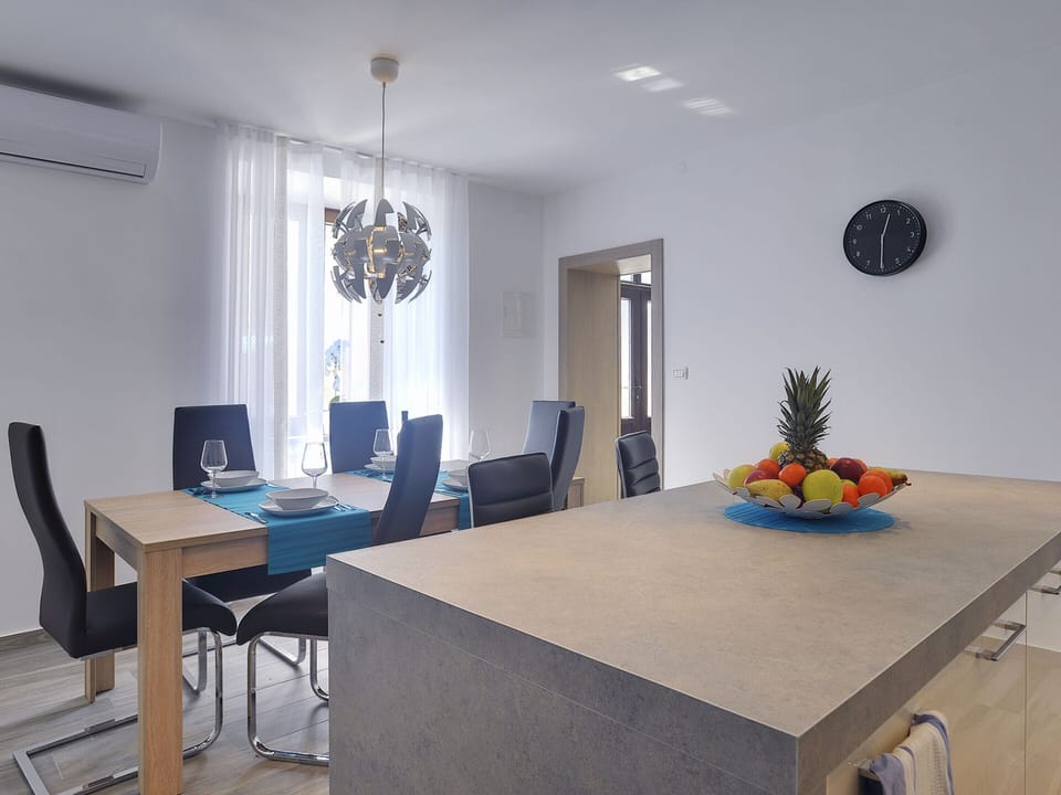 House | Dining