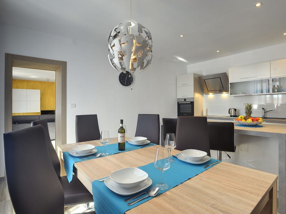 House | Dining