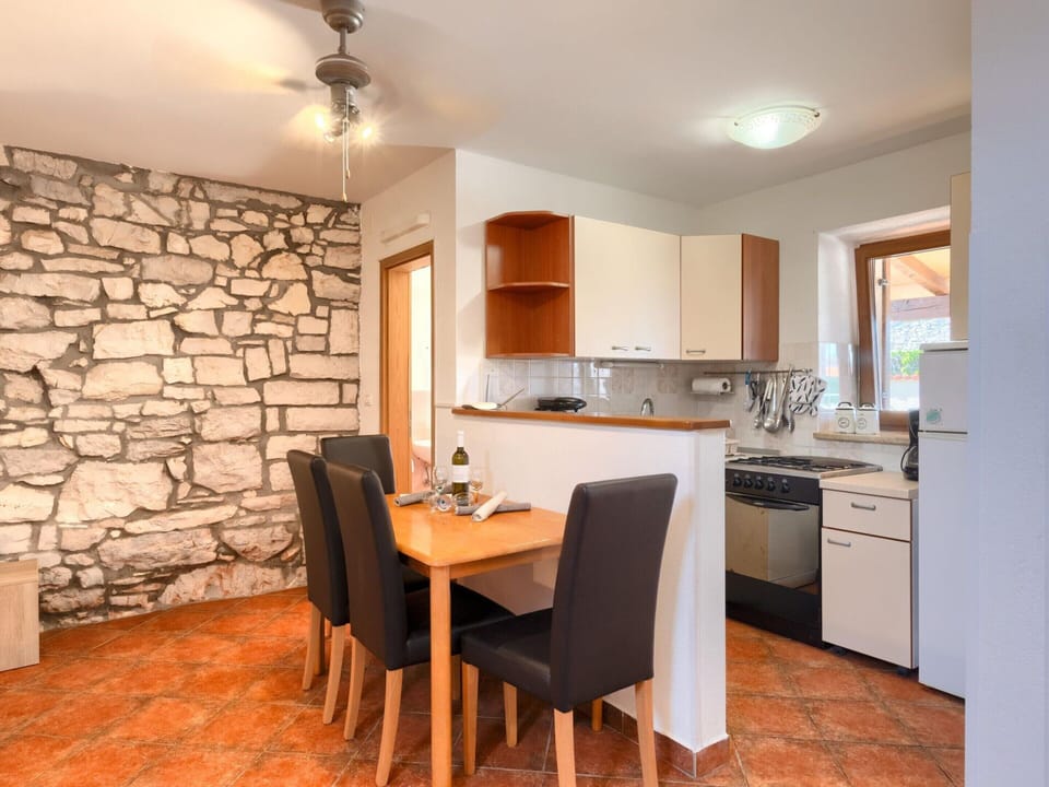 House | Private kitchen | Electric kettle, cookware/dishes/utensils
