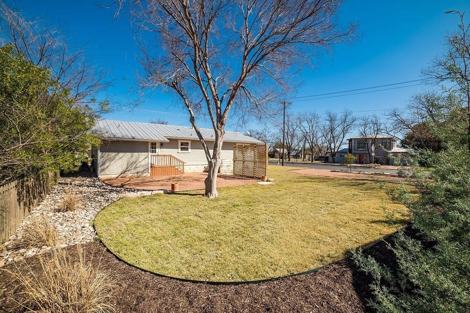 House, 3 Bedrooms | Property grounds