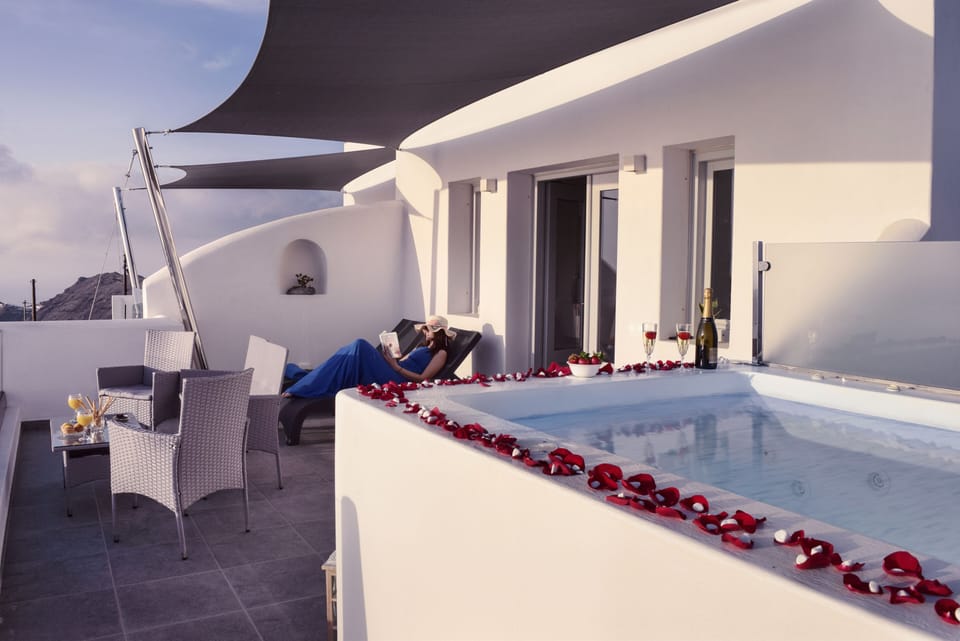 Deluxe Suite, Hot Tub, Sea View | Terrace/patio